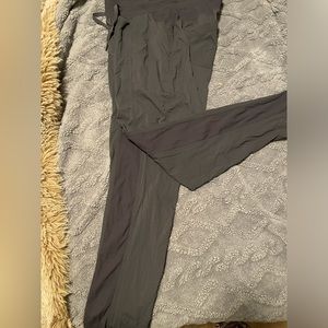 Dance Studio Mid-Rise capri